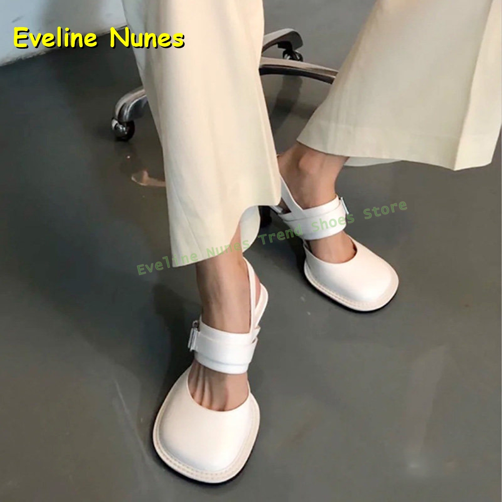 Sandálias Femininas Pretas de  - Sandals avaliação e preço